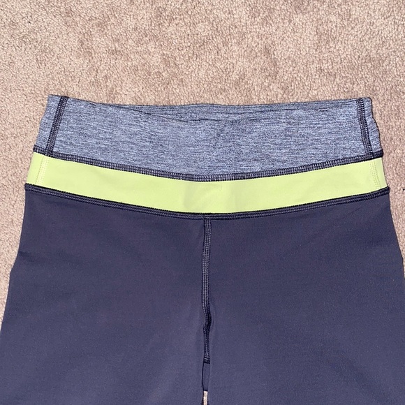 Lululemon cropped workout tights - Picture 3 of 4